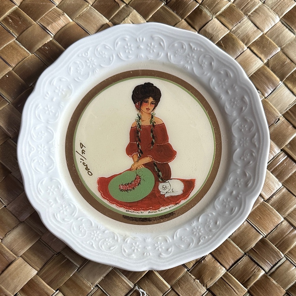 VTG RARE HAWAII EXC Diana Hansen-Young “Seated Halau Dancer” decorative Plate